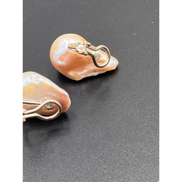 Margo Morrison Large Iridescent Baroque Pearl Clip-On Stud Sterling earrings - Picture 6 of 8